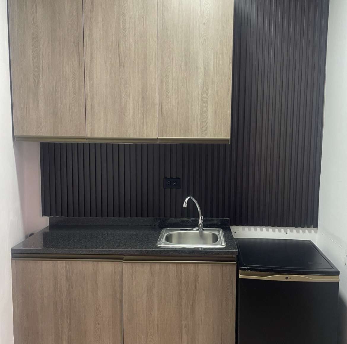 Mueble A&eacute;reo y de Piso con Fregador Chico