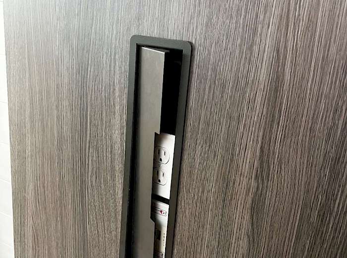 Escritorio oficina con conexi&oacute;n el&eacute;ctrica B/.125.00
