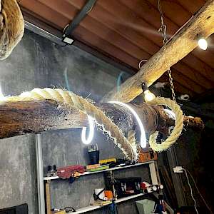 L&aacute;mpara de techo Amarra &middot; 100 cm, luz blanca