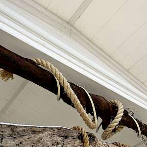L&aacute;mpara de techo Amarra &middot; 100 cm, luz blanca